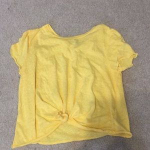 Cropped yellow t-shirt